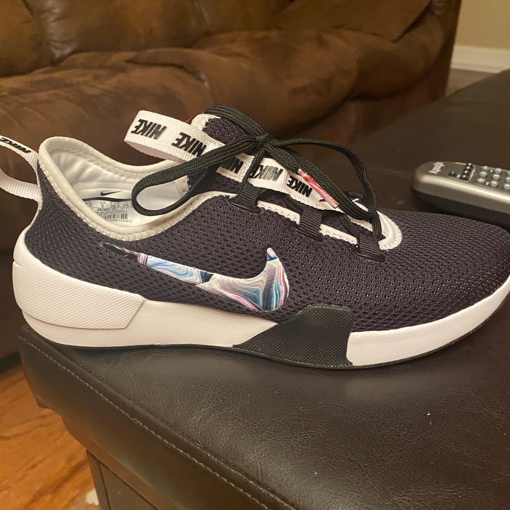 Nike Tennis Shoes
